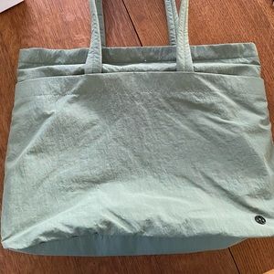 Lululemon tote bag
